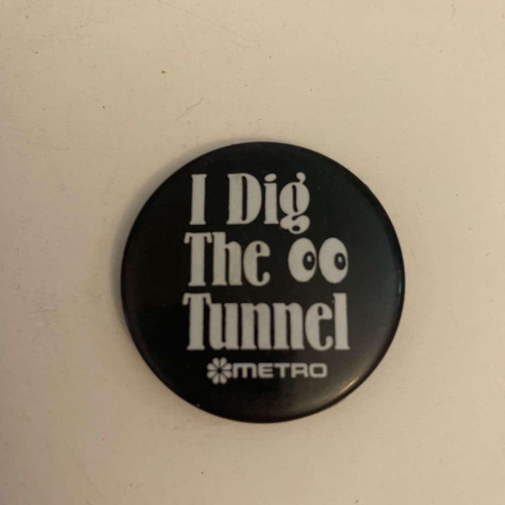 Metro I Dig The Tunnel Vintage pin button